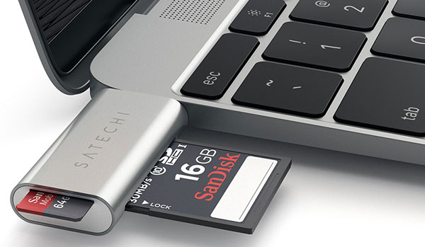 SDカードリーダーをPCに接続